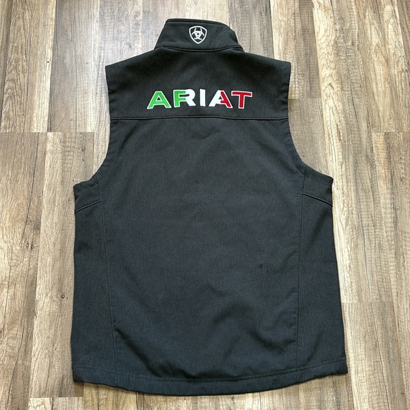 Ariat from buckle for 120 will make reasonable price, mint condition, only in VA - Picture 2 of 3